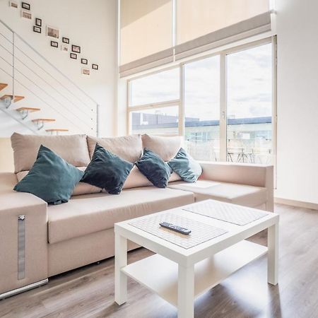 El Ventero Apartment - Elegante Apt Para 5 Con Terraza, Wi-Fi Y Aparcamiento En La Calle Camarma de Esteruelas المظهر الخارجي الصورة
