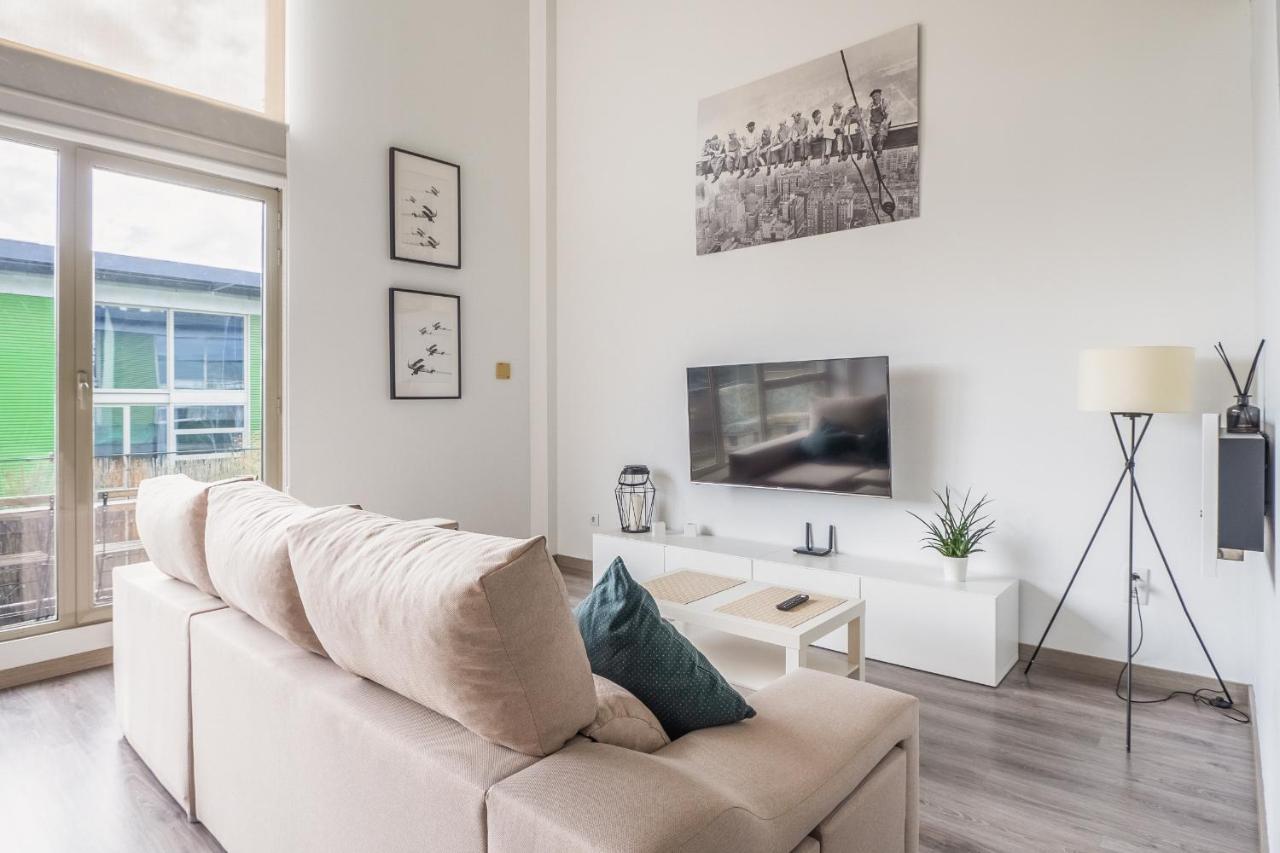 El Ventero Apartment - Elegante Apt Para 5 Con Terraza, Wi-Fi Y Aparcamiento En La Calle Camarma de Esteruelas المظهر الخارجي الصورة